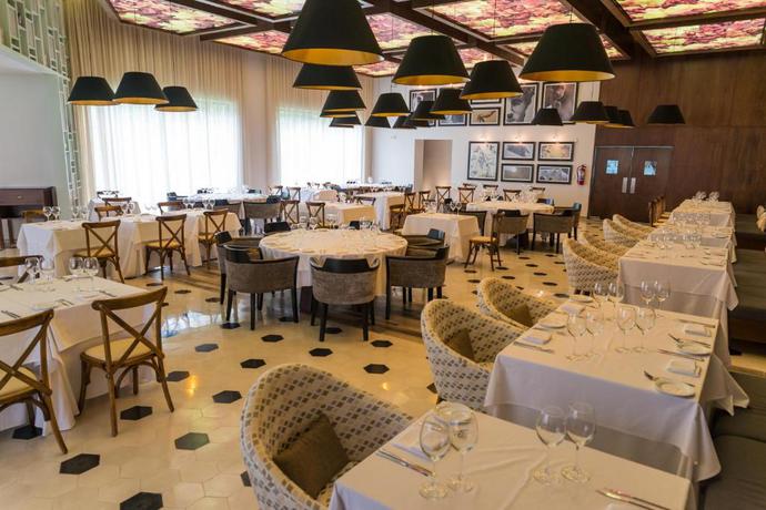 Imagen del bar/restaurante del Hotel Sandos Playacar Beach Resort. Foto 4