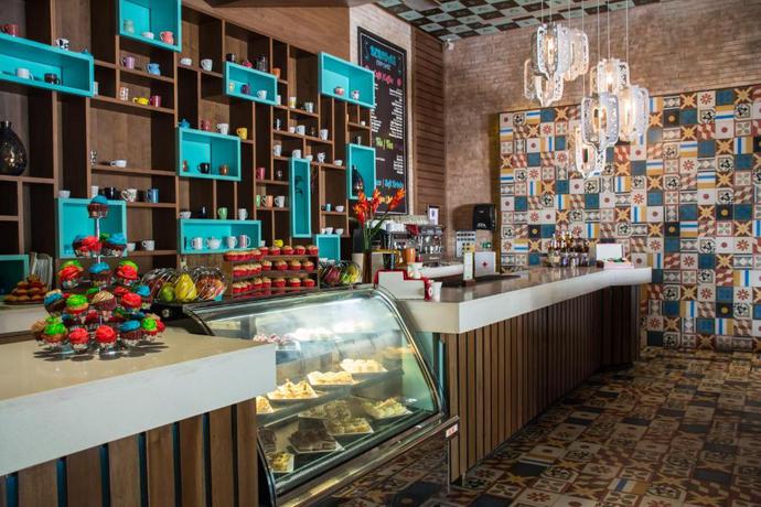 Imagen del bar/restaurante del Hotel Sandos Playacar Beach Resort. Foto 8