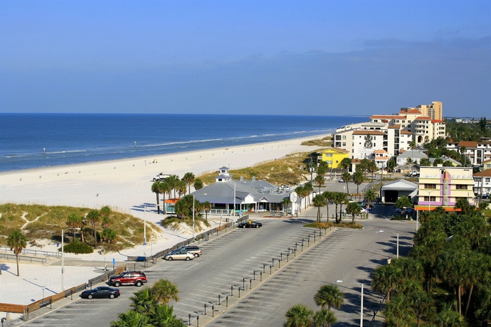 Imagen de la habitación del Hotel Sandpearl Resort. Foto 7