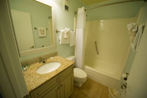 Imagen de la habitación del Hotel Sandpebble Beach Club Surfside Beach A Ramada By Wyndham. Foto 2