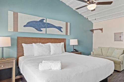 Imagen de la habitación del Hotel Sandpiper Beacon Beach Resort. Foto 11