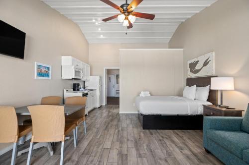 Imagen general del Hotel Sandpiper Beacon Beach Resort. Foto 10