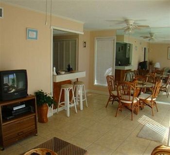 Imagen de los interiores del Hotel Sandpiper Cove Studios By Holiday Isle. Foto 11