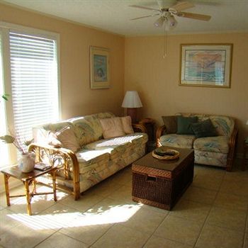 Imagen de los exteriores del Hotel Sandpiper Cove Studios By Holiday Isle. Foto 6