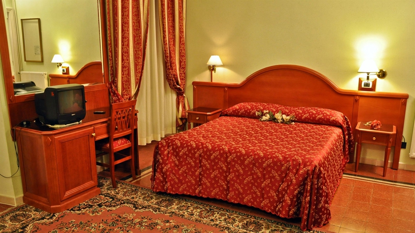 Imagen general del Hotel Sandra, Castro Pretorio. Foto 1