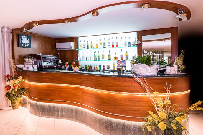 Imagen del bar/restaurante del Hotel Sandra, Rimini. Foto 3