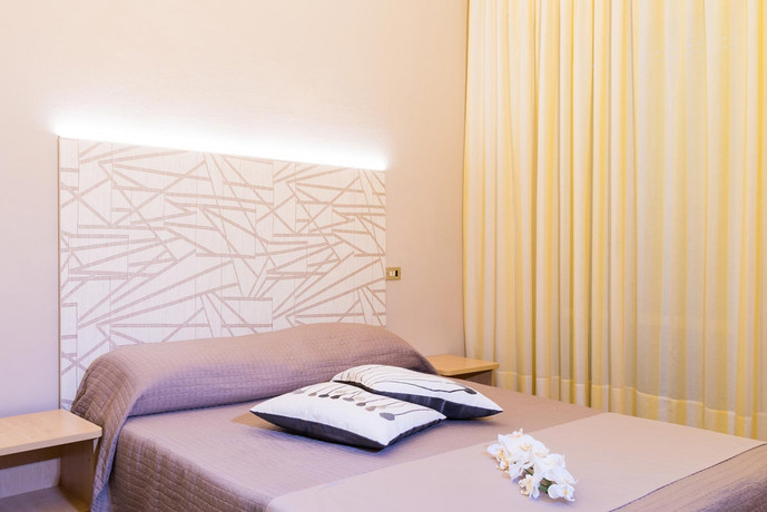 Imagen de la habitación del Hotel Sandra, Rimini. Foto 13