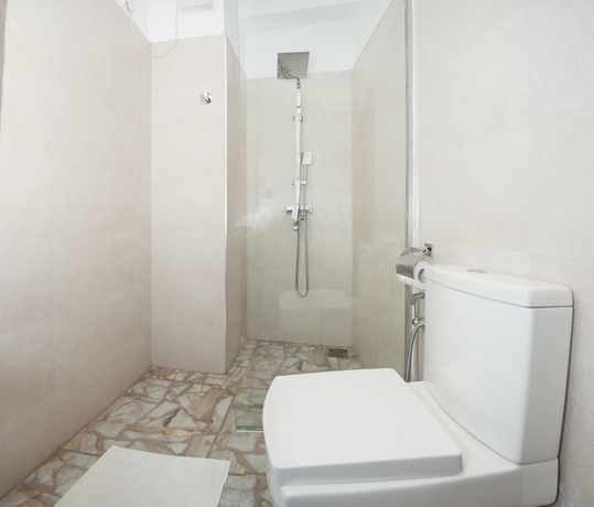 Imagen de la habitación del Hotel Sandriana Lake View. Foto 10