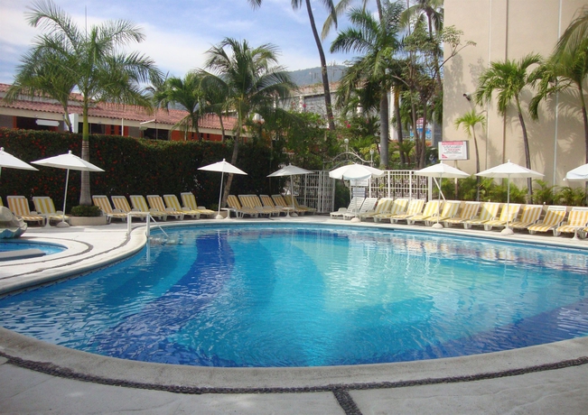 Imagen de la piscina del Hotel Sands Acapulco and Bungalows. Foto 12