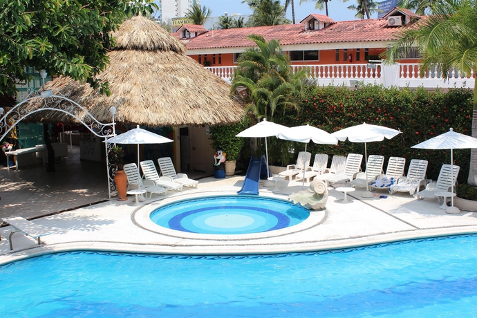 Imagen de la piscina del Hotel Sands Acapulco and Bungalows. Foto 13