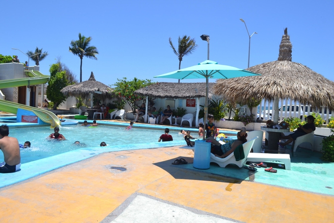 Imagen de la piscina del Hotel Sands Arenas. Foto 10