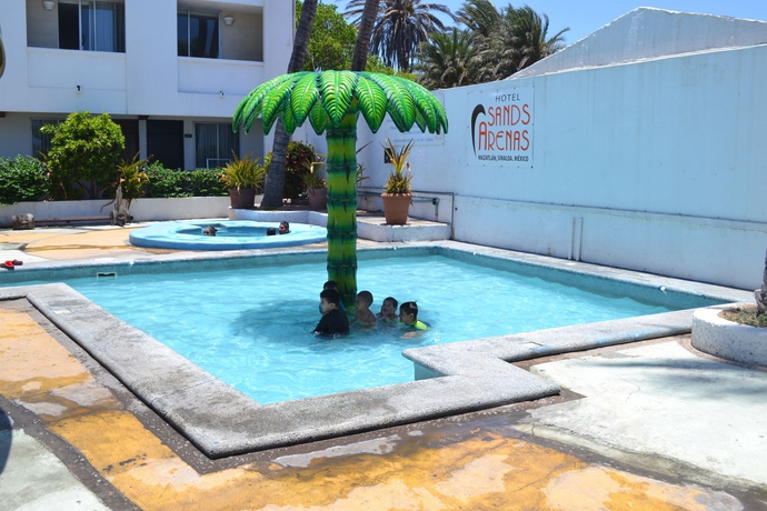 Imagen de la piscina del Hotel Sands Arenas. Foto 11
