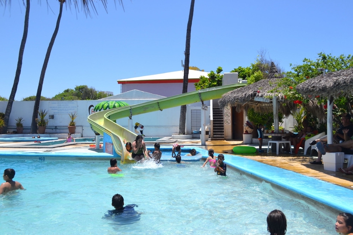 Imagen de la piscina del Hotel Sands Arenas. Foto 12