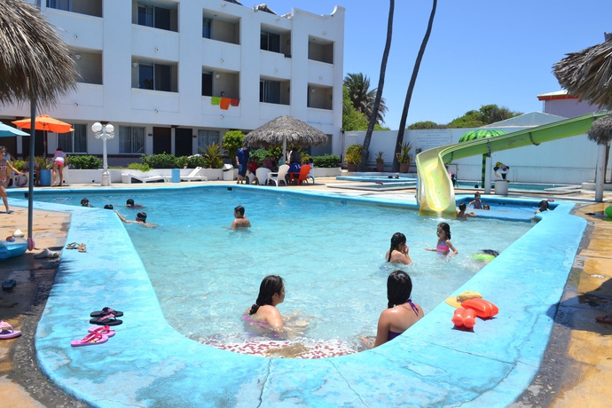 Imagen de la piscina del Hotel Sands Arenas. Foto 14