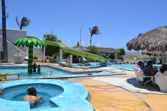 Imagen de la piscina del Hotel Sands Arenas. Foto 16