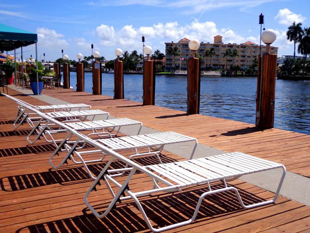 Imagen de los interiores del Hotel Sands Harbor Resort and Marina. Foto 12