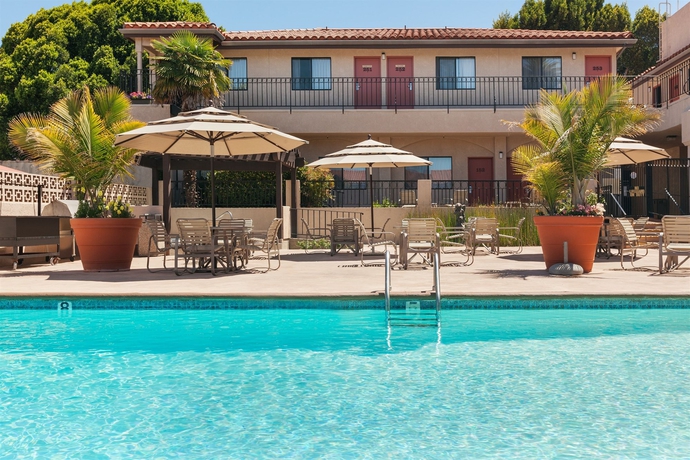 Imagen de la piscina del Hotel Sands Inn and Suites. Foto 16