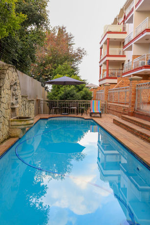Imagen de la piscina del Hotel Sandton Times Square Serviced Apartments. Foto 15