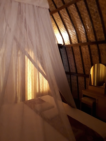 Imagen de la habitación del Hotel Sandy Beach Bungalows. Foto 15