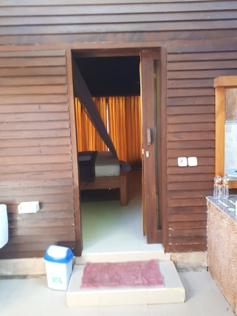 Imagen de la habitación del Hotel Sandy Beach Bungalows. Foto 17