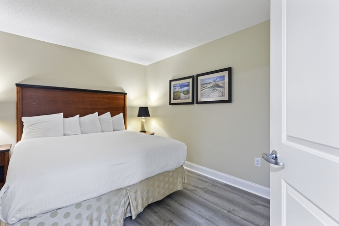 Imagen de la habitación del Hotel Sandy Beach Oceanfront Resort. Foto 5