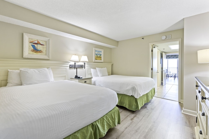 Imagen de la habitación del Hotel Sandy Beach Oceanfront Resort. Foto 8