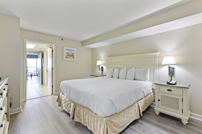 Imagen de la habitación del Hotel Sandy Beach Oceanfront Resort. Foto 10