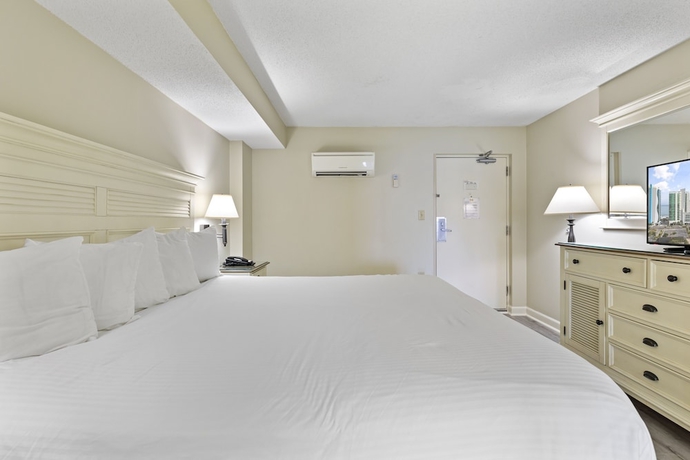 Imagen de la habitación del Hotel Sandy Beach Oceanfront Resort. Foto 11