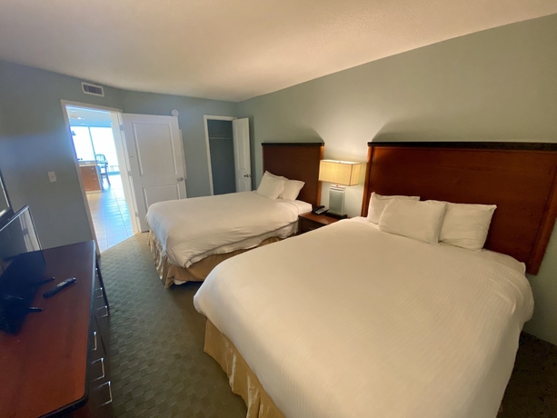 Imagen de la habitación del Hotel Sandy Beach Oceanfront Resort. Foto 12