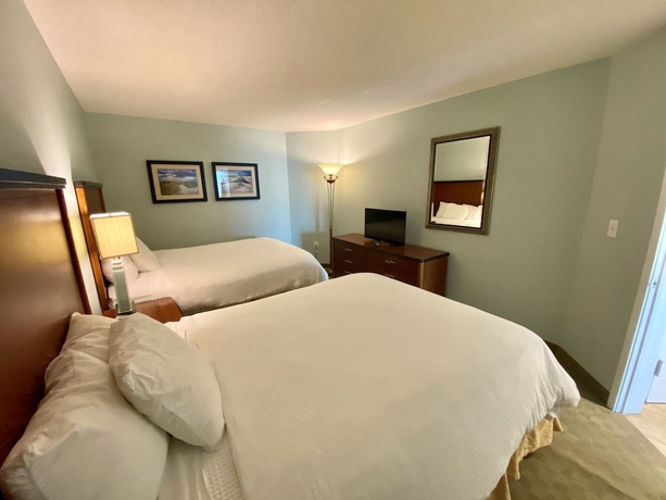 Imagen de la habitación del Hotel Sandy Beach Oceanfront Resort. Foto 13