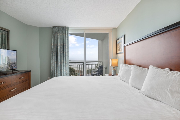 Imagen de la habitación del Hotel Sandy Beach Oceanfront Resort. Foto 17