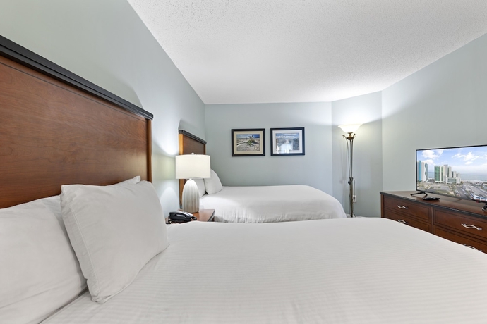 Imagen de la habitación del Hotel Sandy Beach Oceanfront Resort. Foto 18