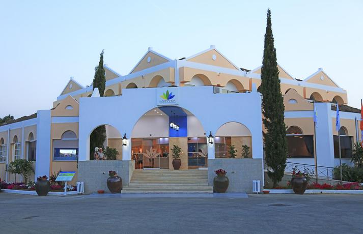 Imagen general del Hotel Sandy Beach Resort, Aghios Georgios (Sur). Foto 2