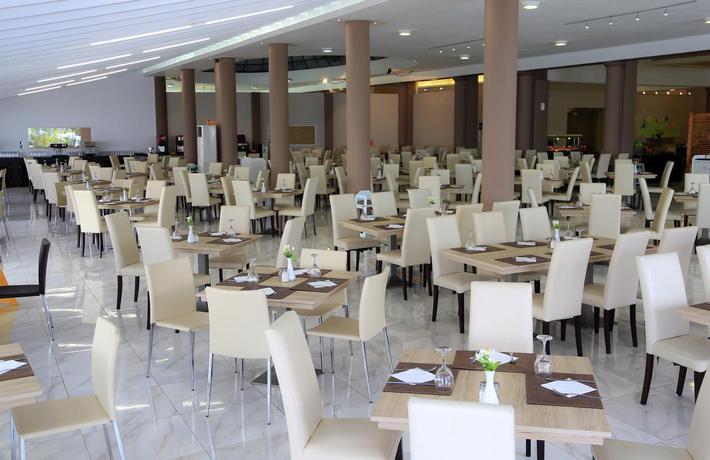 Imagen general del Hotel Sandy Beach Resort, Aghios Georgios (Sur). Foto 11