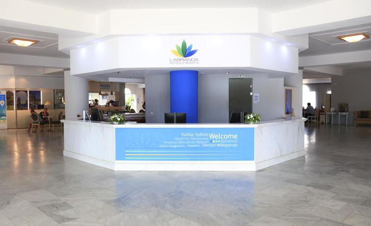 Imagen general del Hotel Sandy Beach Resort, Aghios Georgios (Sur). Foto 18