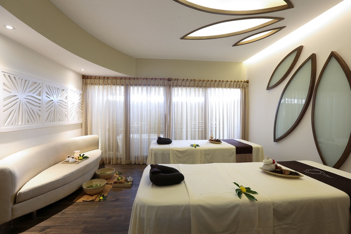 Imagen de la piscina del Hotel Sandy Beach Resort Da Nang. Foto 12