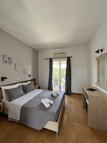 Imagen de la habitación del Hotel Sandy Beach Studios. Foto 17
