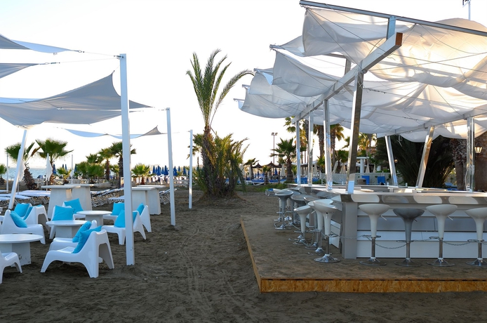 Imagen del bar/restaurante del Hotel Sandy Beach and Spa - Ex Sentido. Foto 6