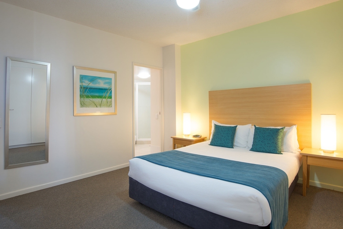 Imagen de la habitación del Hotel Sandy Point Beach Resort. Foto 6