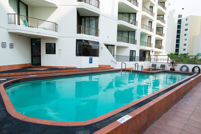 Imagen de la piscina del Hotel Sandy Point Beach Resort. Foto 15