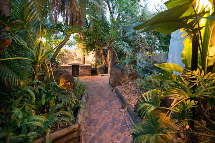 Imagen de los exteriores del Hotel Sandy Point Beach Resort. Foto 11