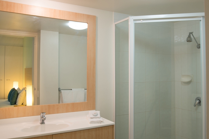 Imagen de la habitación del Hotel Sandy Point Beach Resort. Foto 9