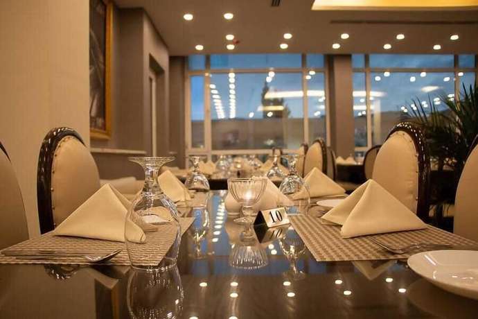 Imagen del bar/restaurante del Hotel Sandy Prime. Foto 2
