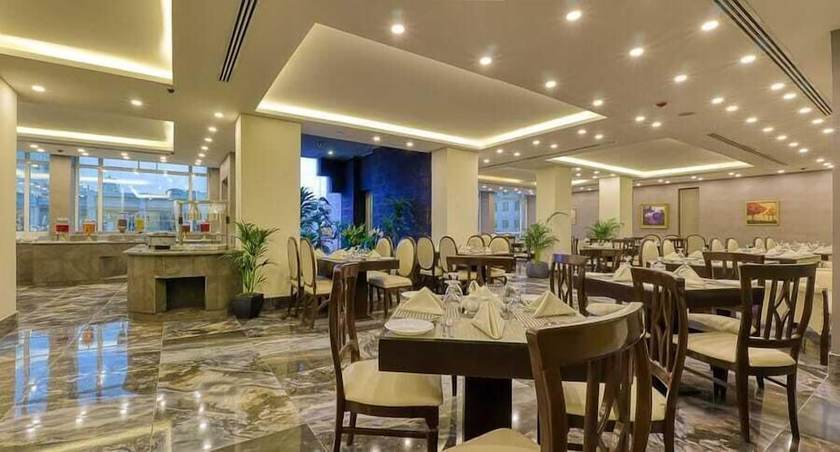 Imagen del bar/restaurante del Hotel Sandy Prime. Foto 5