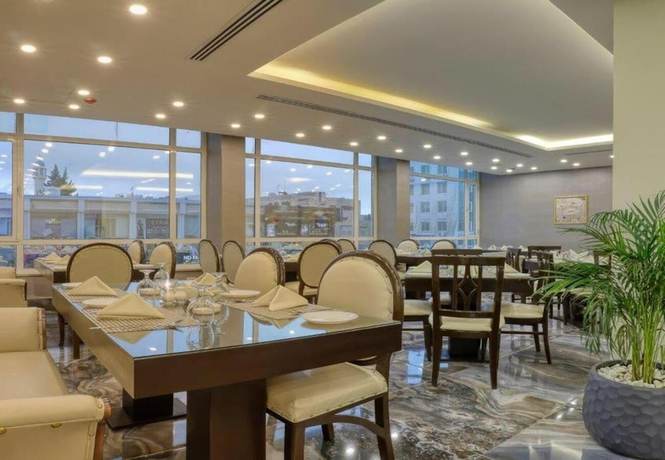 Imagen del bar/restaurante del Hotel Sandy Prime. Foto 8
