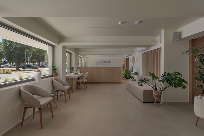 Imagen de los interiores del Hotel Sandy Seaside Suites. Foto 15