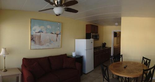 Imagen de la habitación del Hotel Sandy Shores Resort. Foto 8