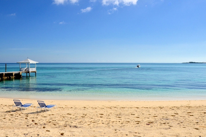 Imagen de los exteriores del Hotel Sandyport Beach Resort. Foto 8