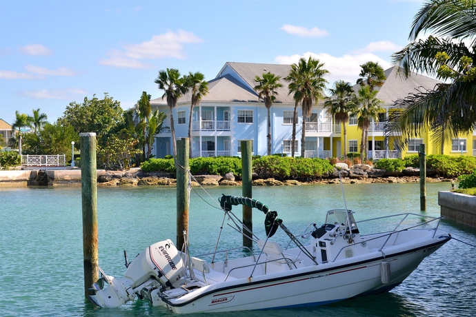 Imagen de los exteriores del Hotel Sandyport Beach Resort. Foto 9