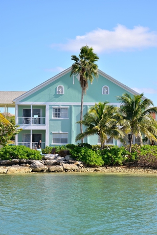 Imagen de los exteriores del Hotel Sandyport Beach Resort. Foto 10